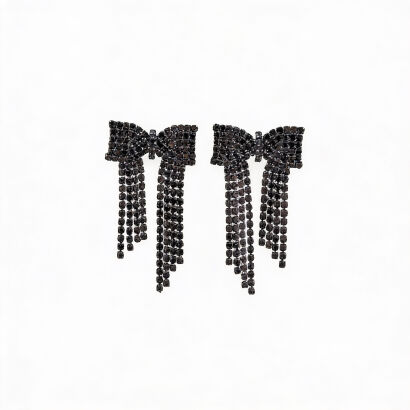 Kolczyki "Nocna Kokarda" – Czarne Wiszące Sztyfty z Dżetami